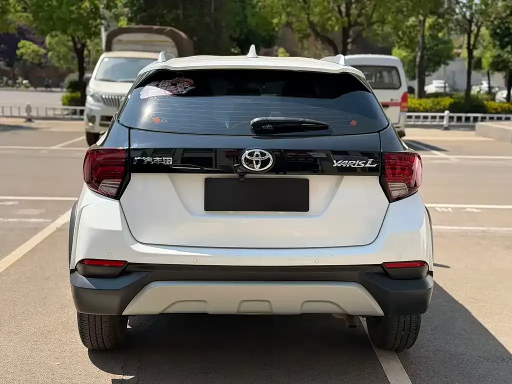 Toyota Yaris L — фото 5