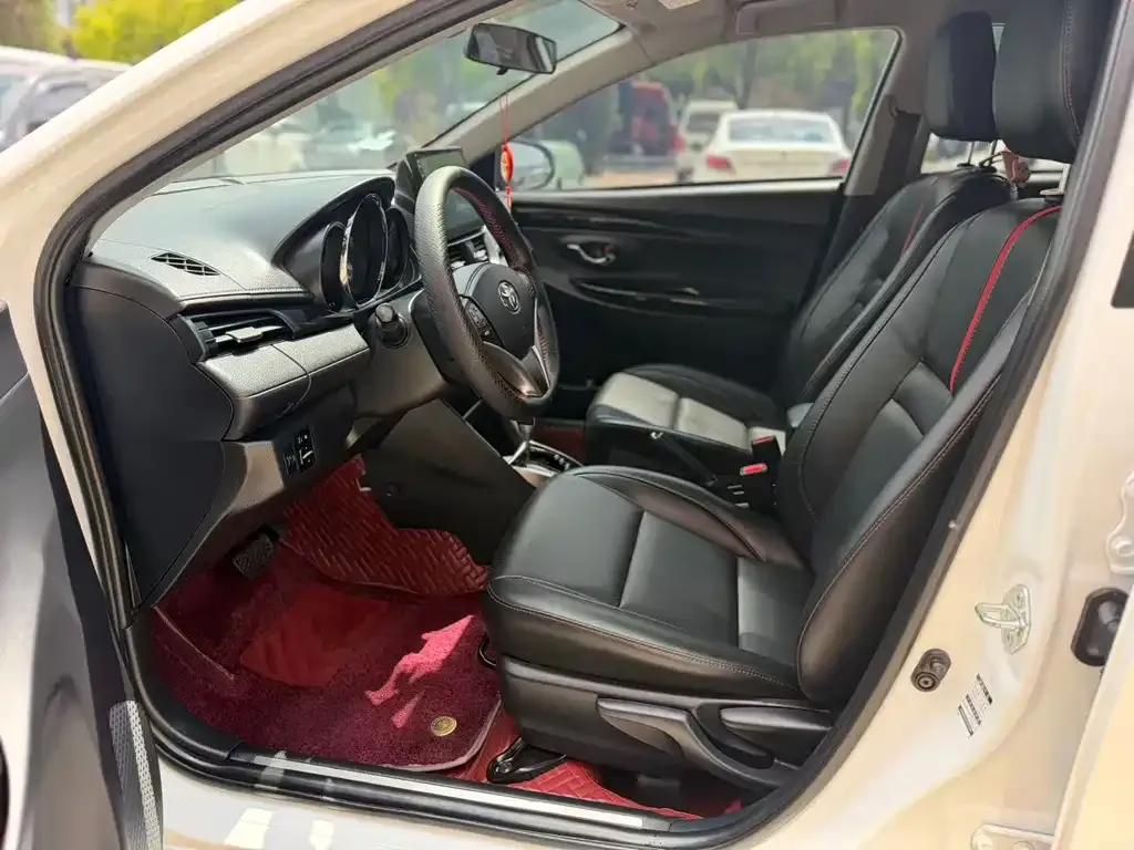 Toyota Yaris L — фото 8