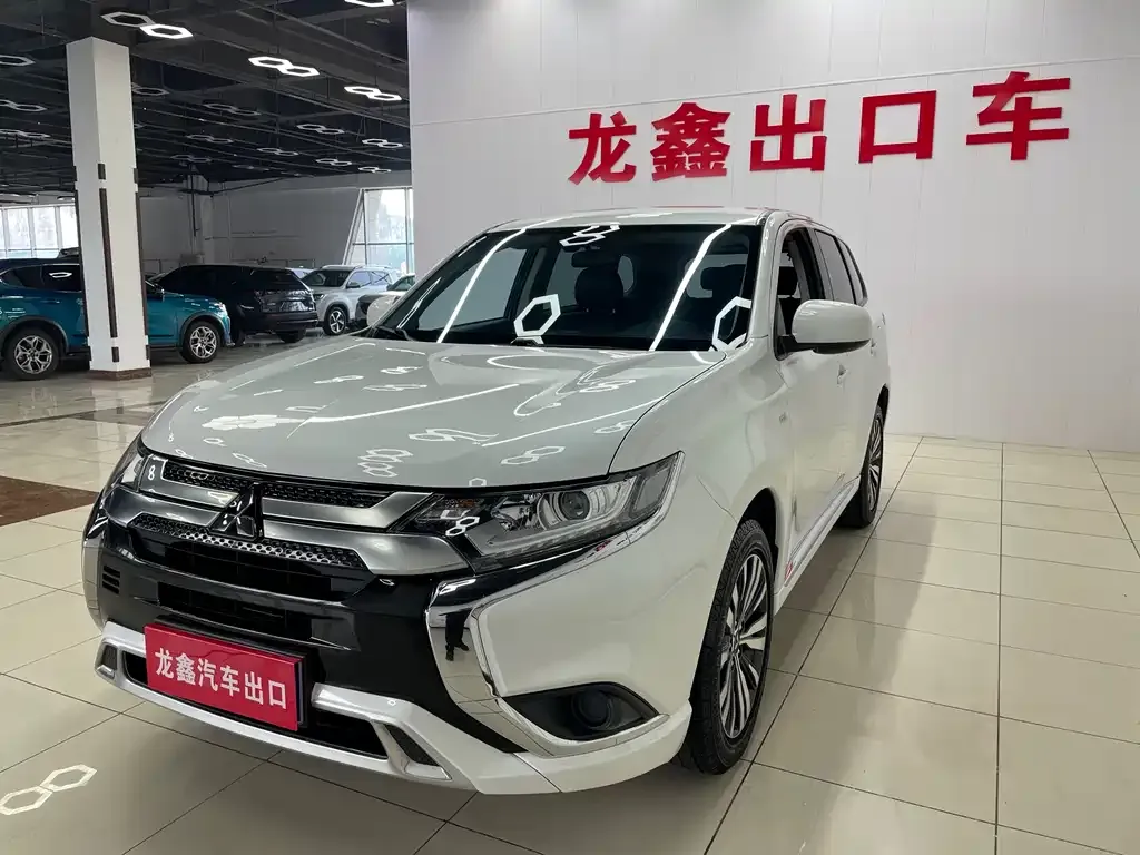 Mitsubishi Outlander — фото 5