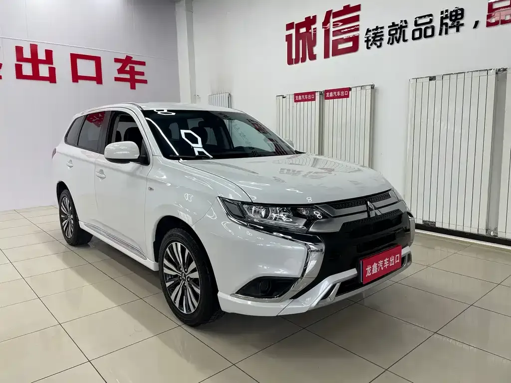 Mitsubishi Outlander — фото 9