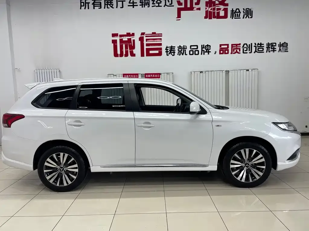 Mitsubishi Outlander — фото 2