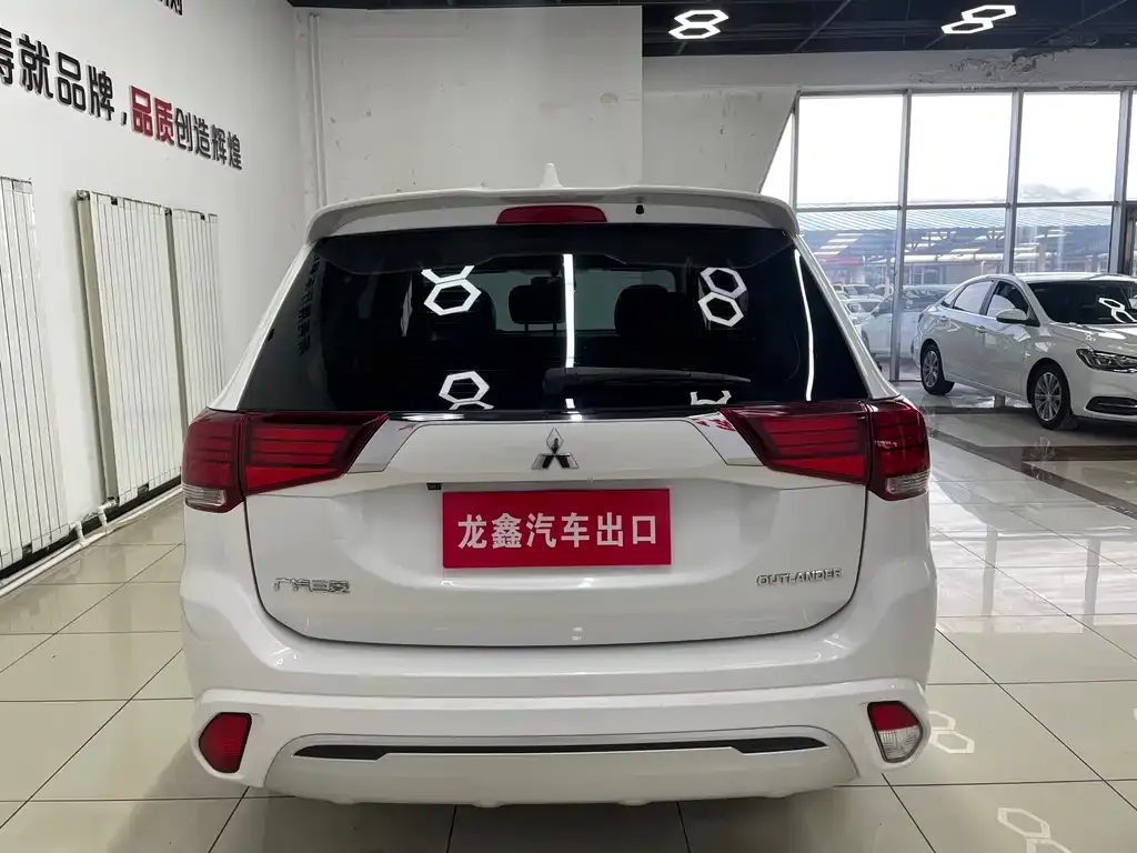 Mitsubishi Outlander — фото 7