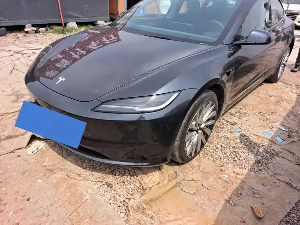 Tesla Model 3 — фото 1