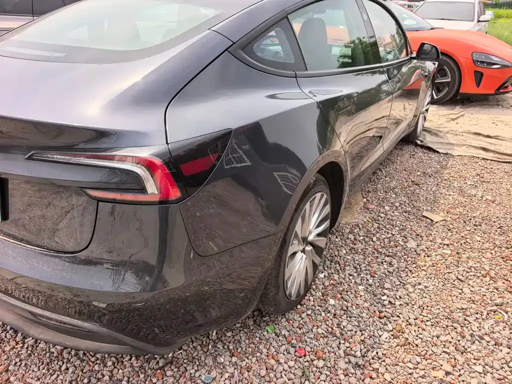 Tesla Model 3 — фото 9