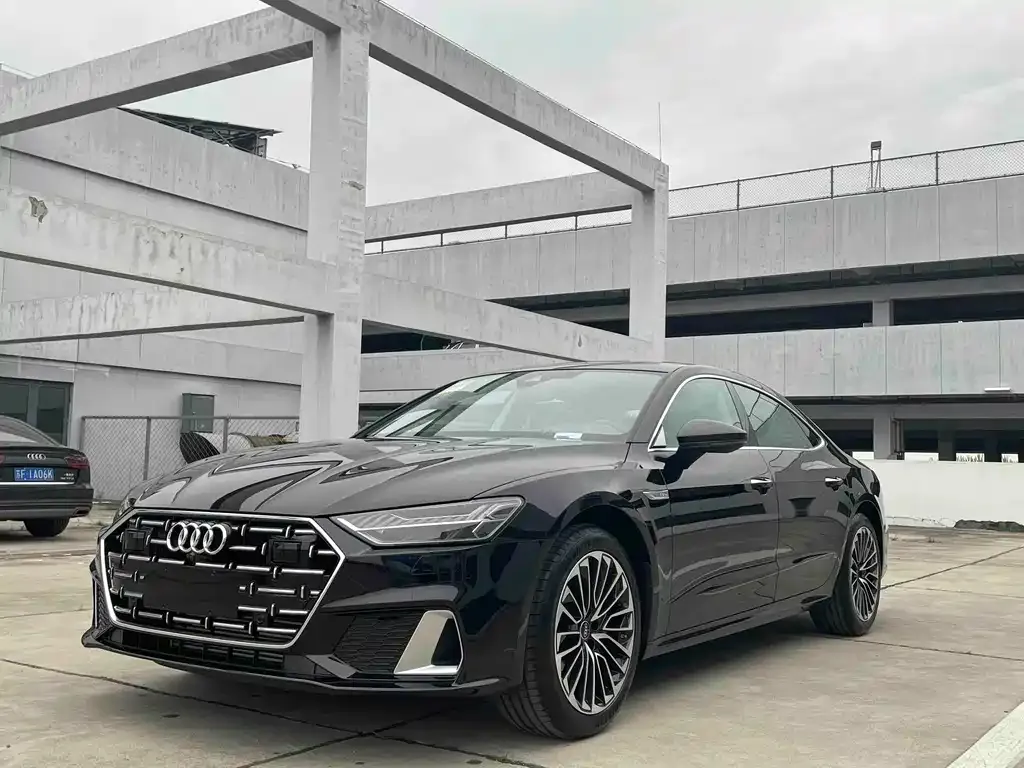 Audi A7L — фото 1