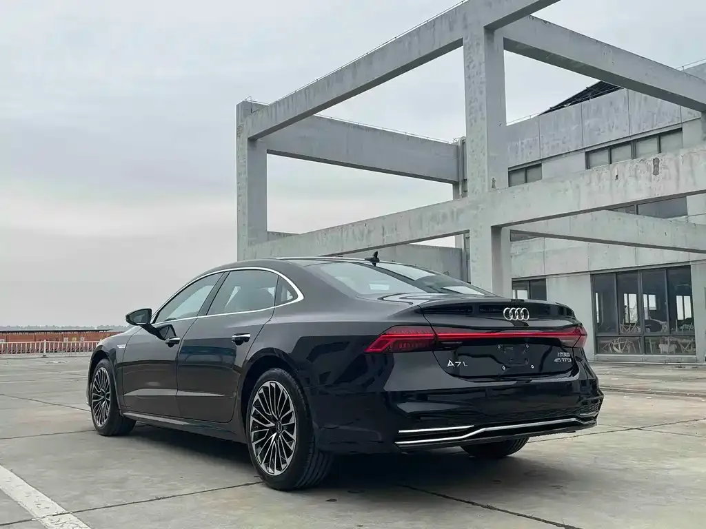 Audi A7L — фото 10