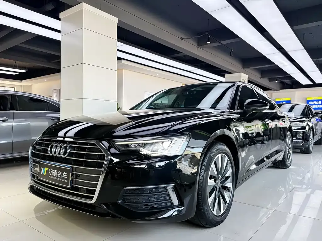 Audi A6L — фото 1