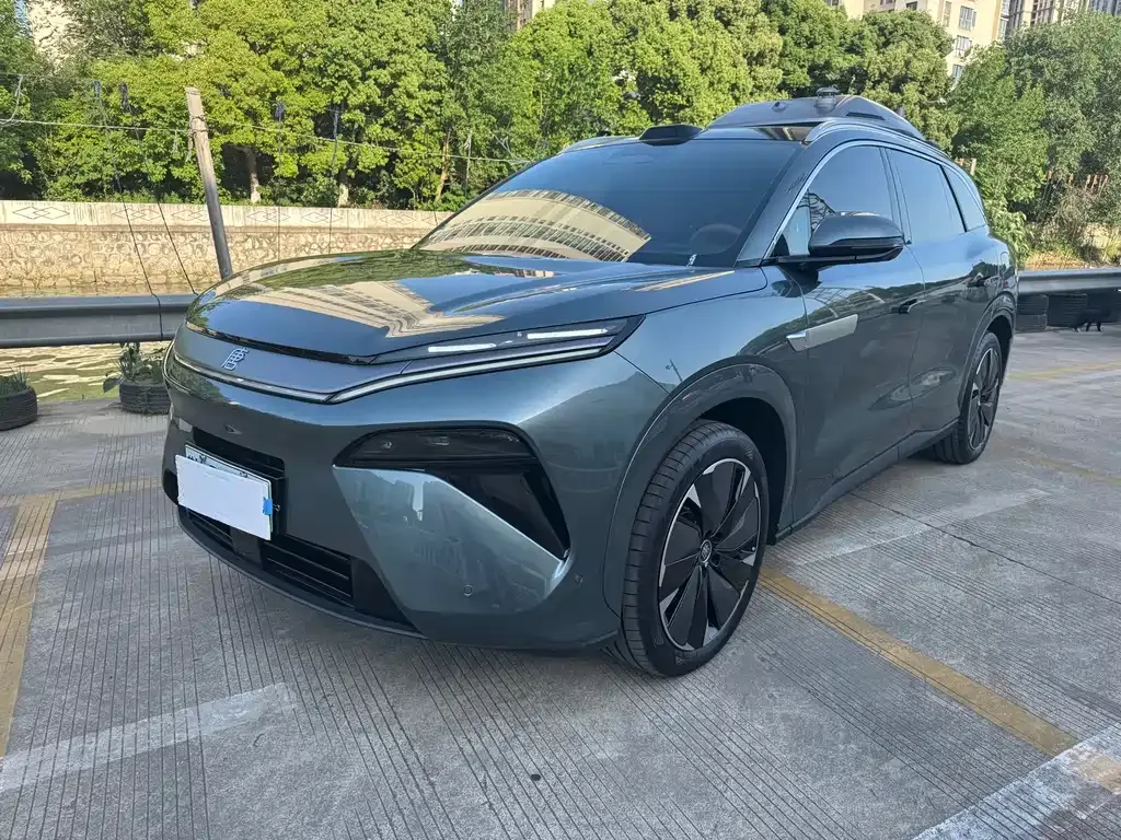 BYD Tang L — фото 1
