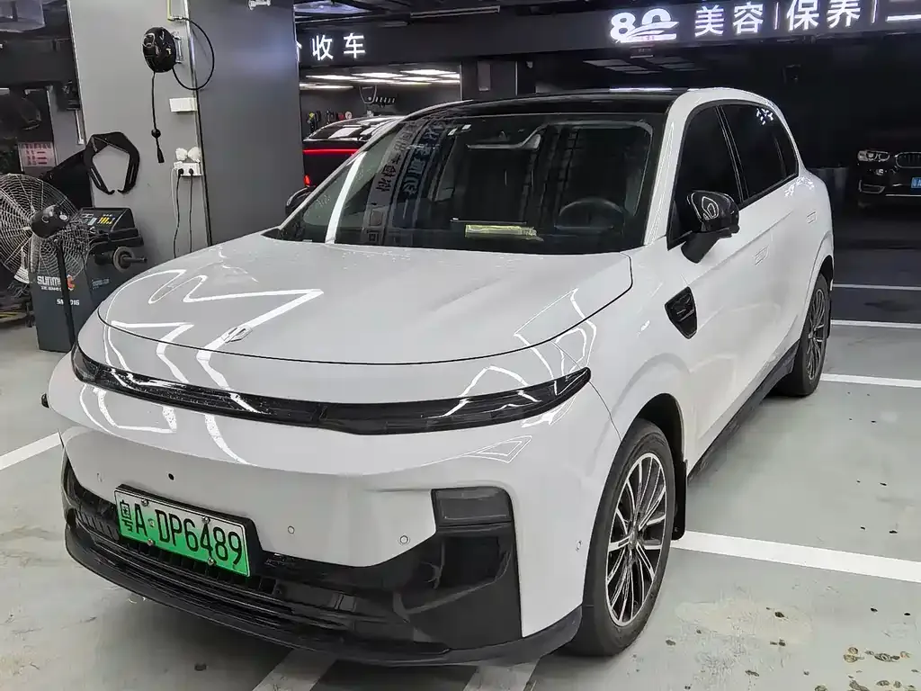 Leapmotor B10