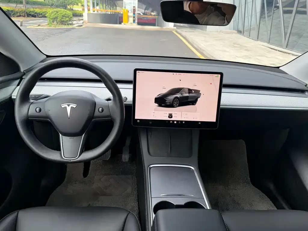Tesla Model Y — фото 3