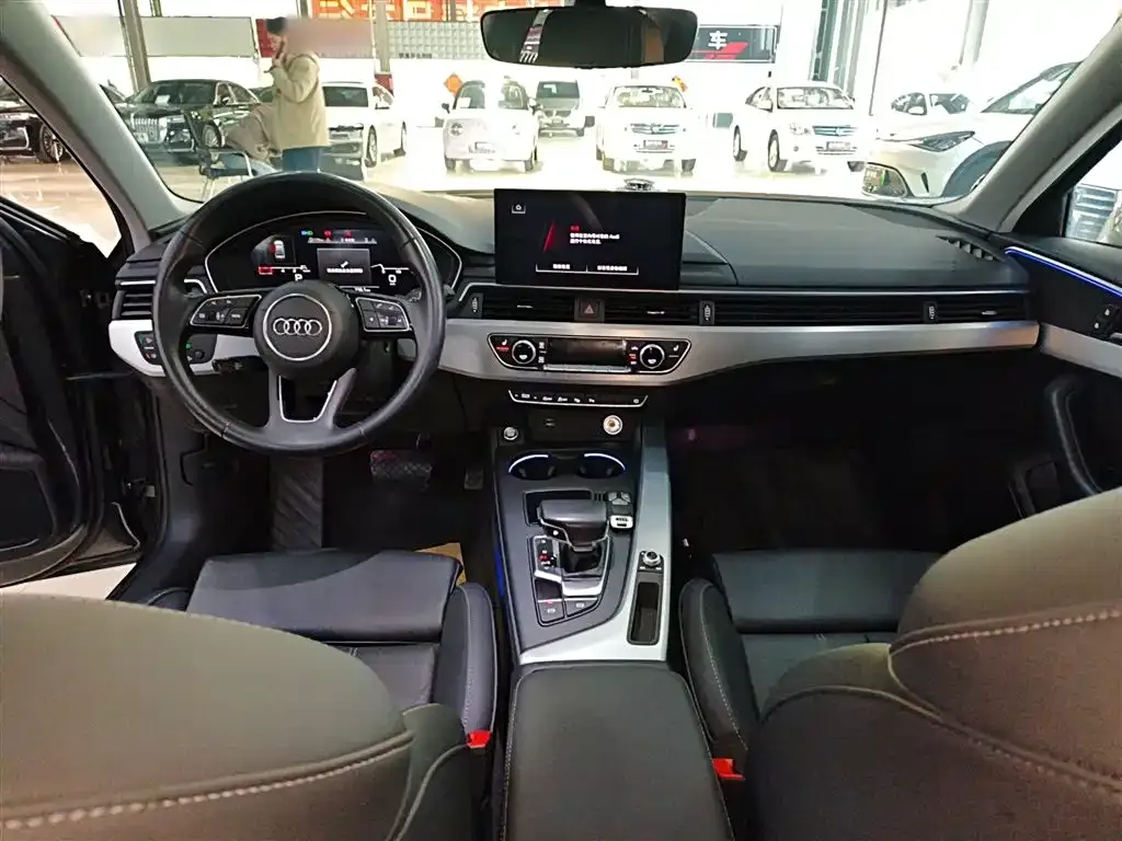 Audi A4L 2021 из CN, фото 3