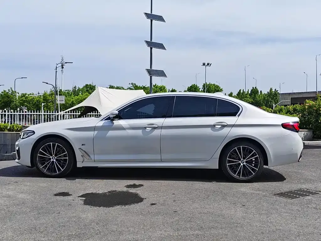 BMW 5 Series — фото 4