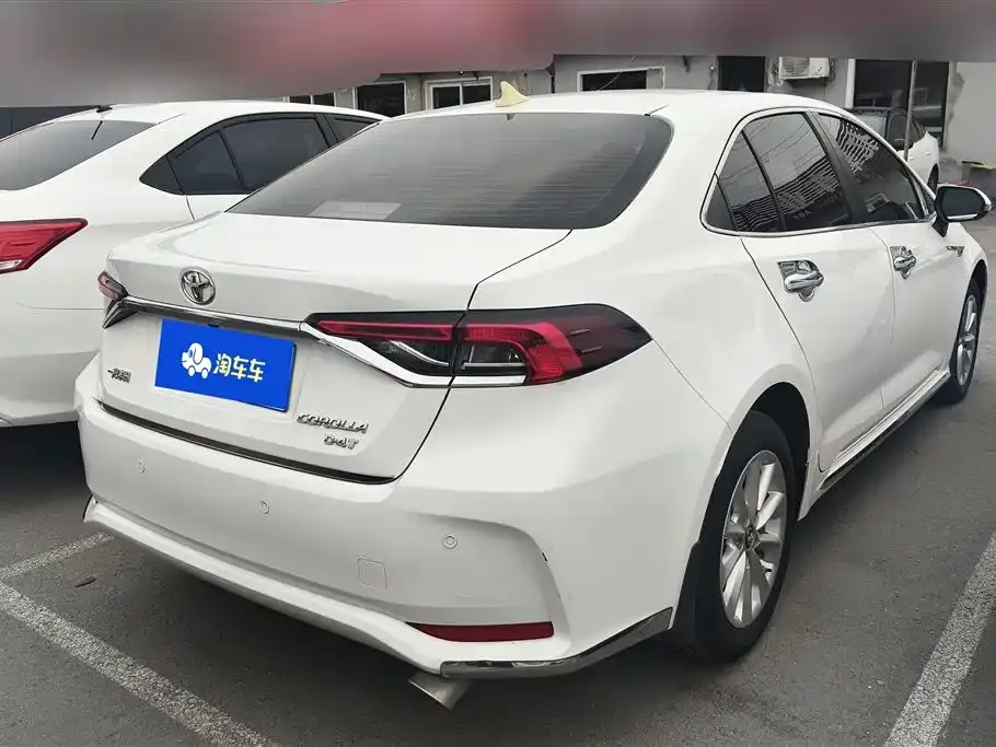 Toyota Corolla — фото 10