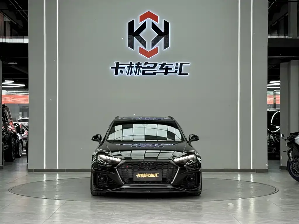 Audi RS 4 2024 из CN, фото 3
