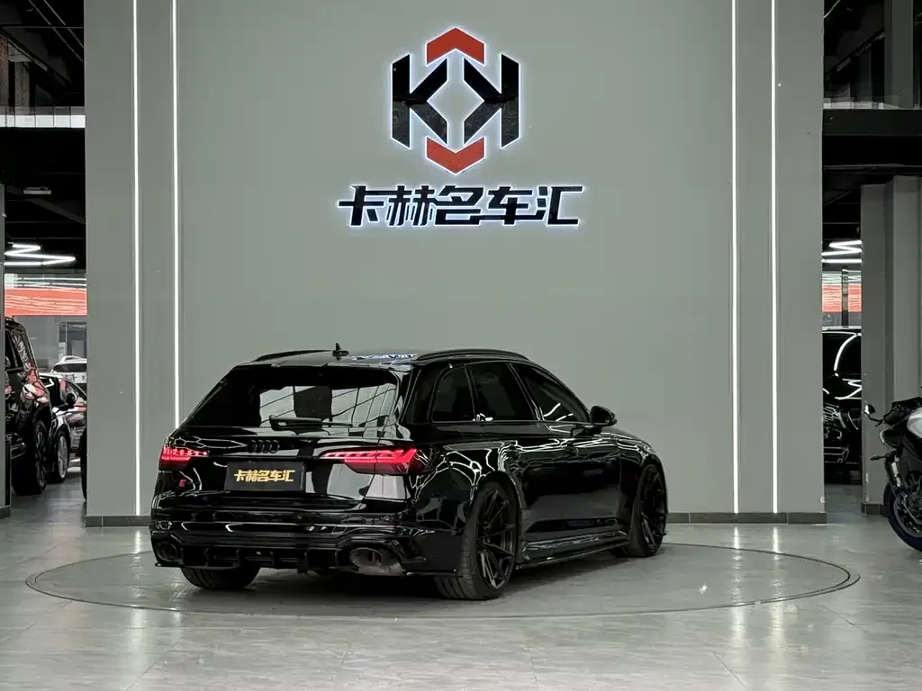 Audi RS 4 2024 из CN, фото 6