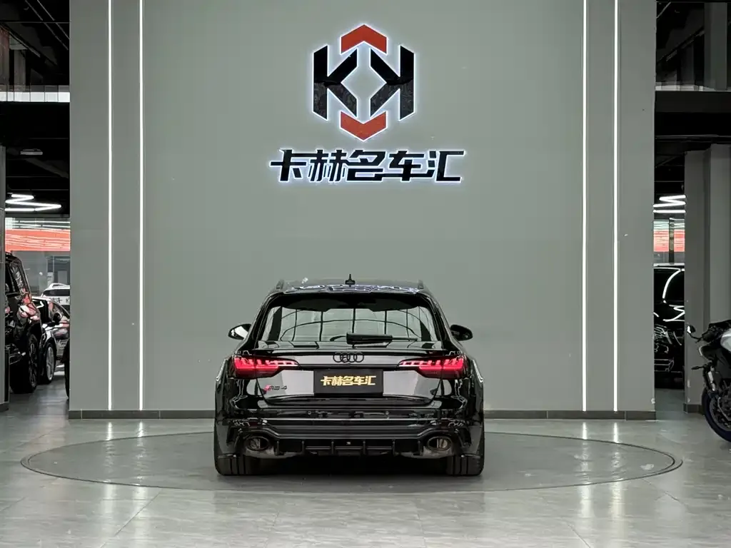 Audi RS 4 2024 из CN, фото 2
