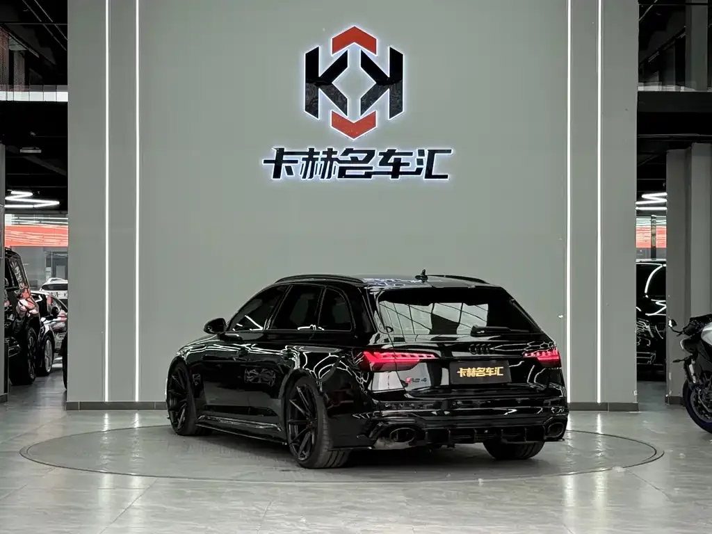 Audi RS 4 2024 из CN, фото 4