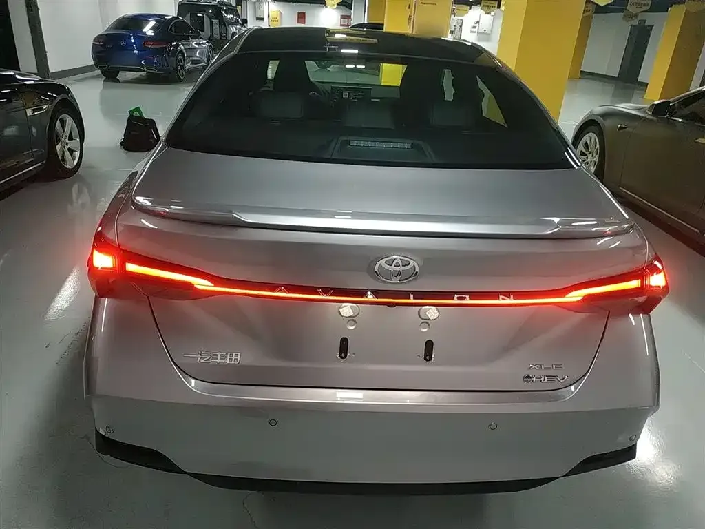 Toyota Avalon — фото 10