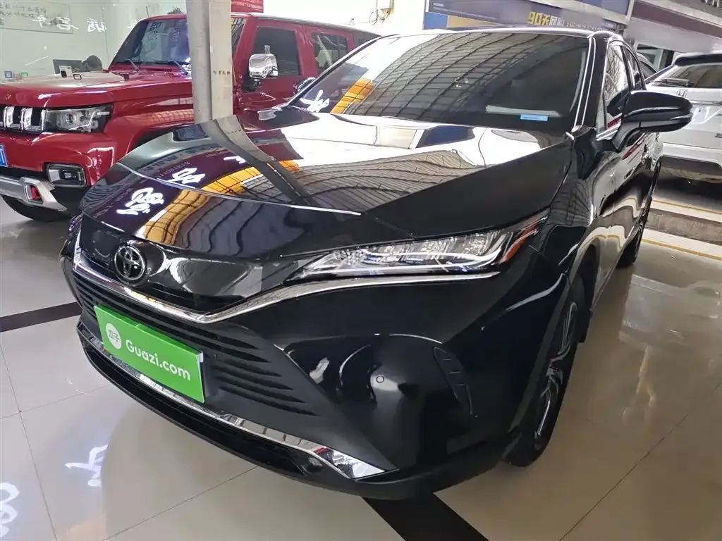 Toyota Harrier — фото 1