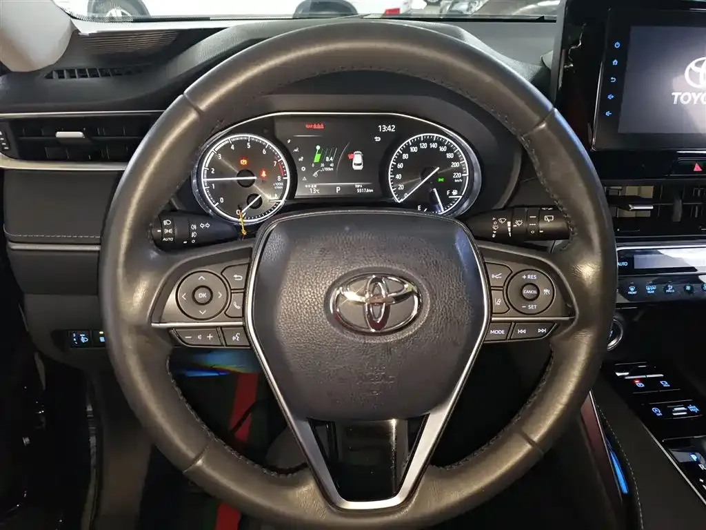 Toyota Harrier — фото 3