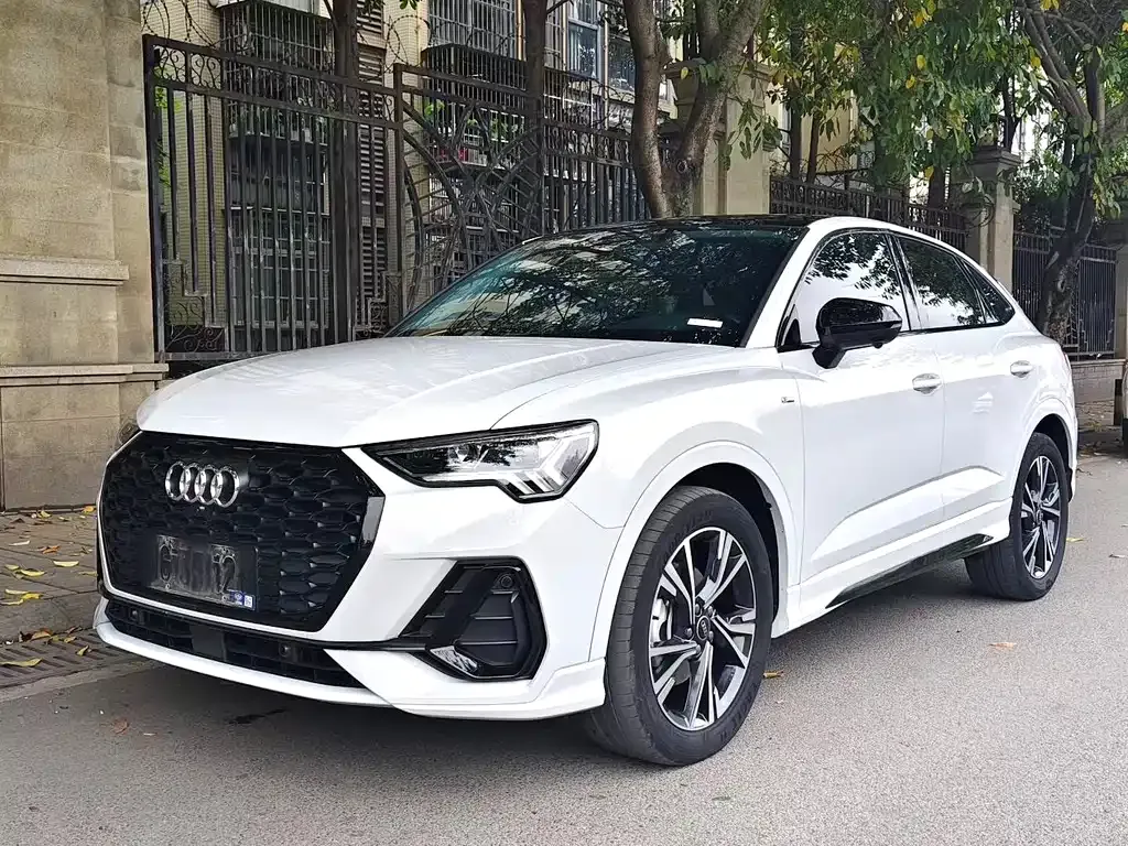 Audi Q3 — фото 1