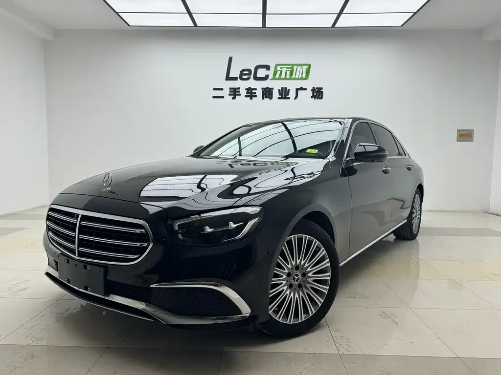Mercedes-Benz E-Class — фото 1