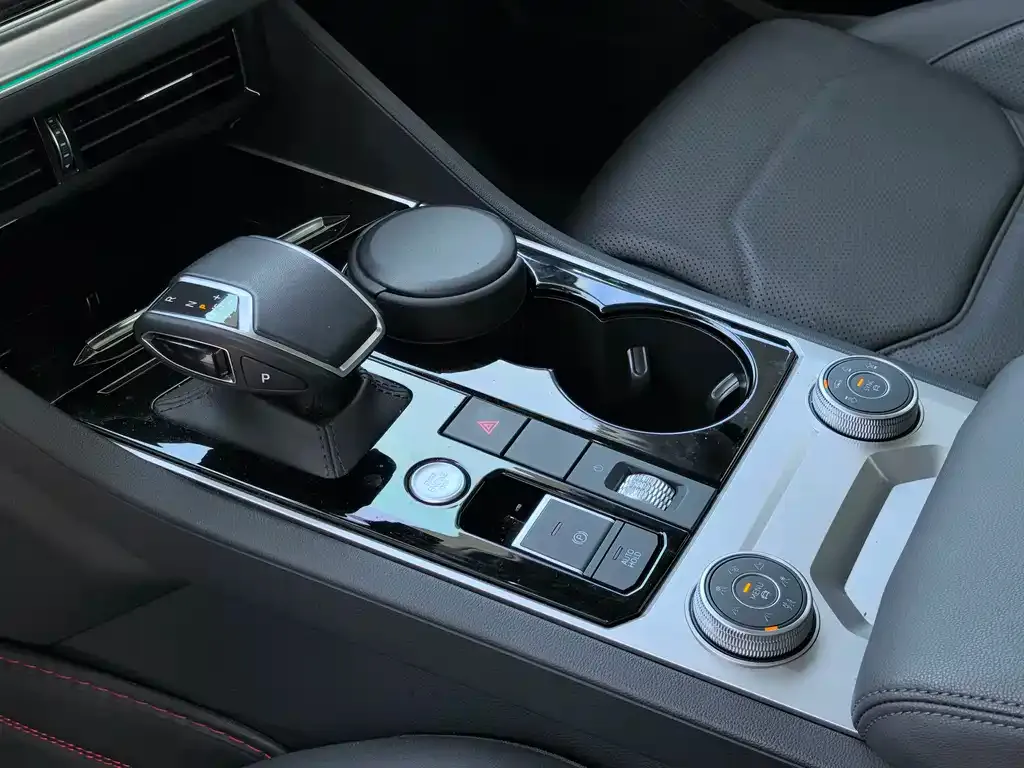 Volkswagen Touareg 2023 из CN, фото 4