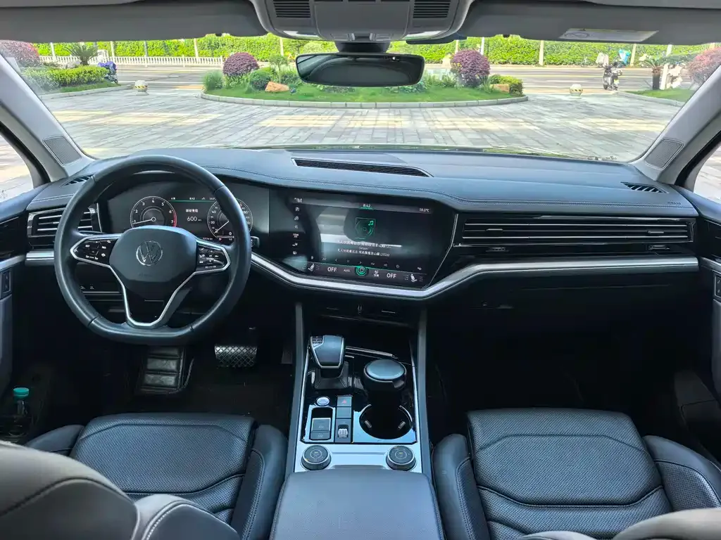 Volkswagen Touareg 2023 из CN, фото 10