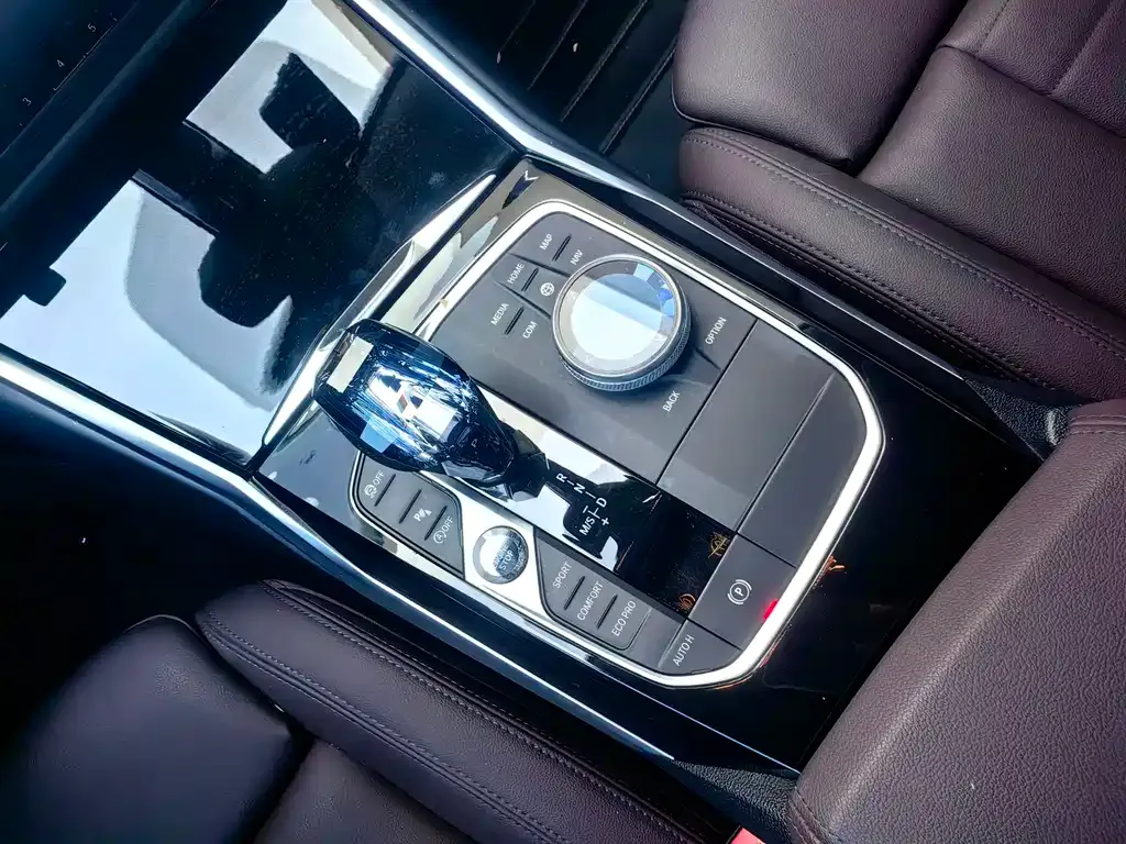 BMW 3 Series 2021 из CN, фото 2