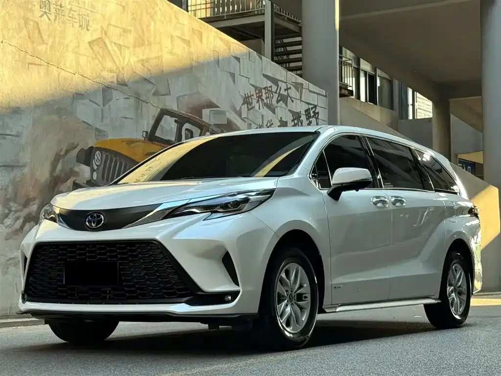 Toyota Granvia — фото 1