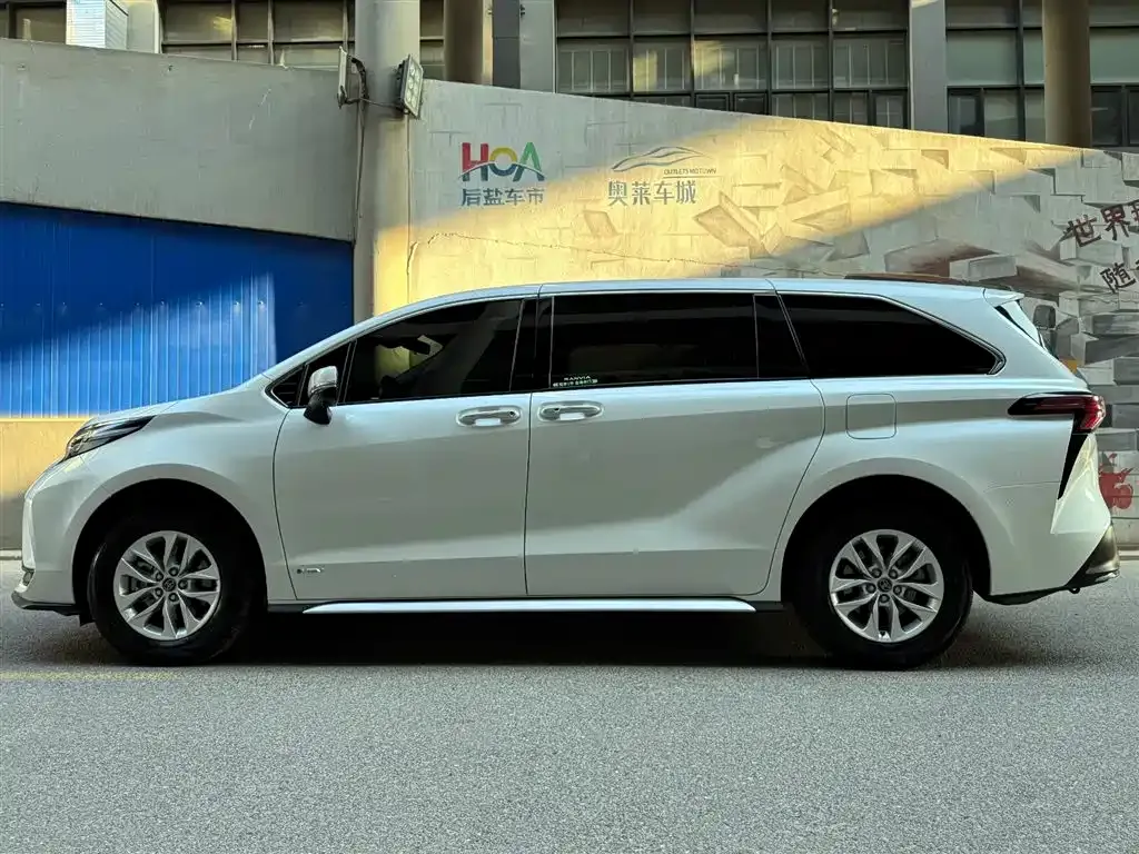 Toyota Granvia — фото 7