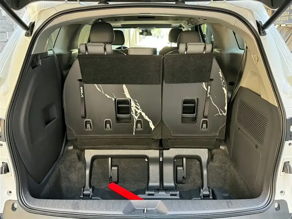 Toyota Granvia — фото 5