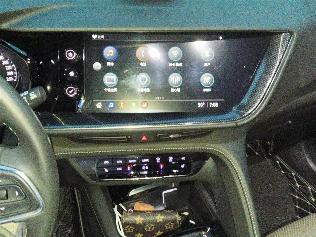 Buick Envision Plus — фото 9