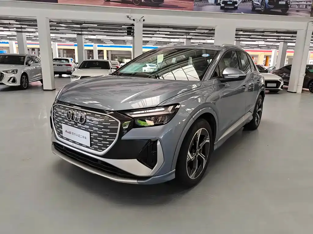 Audi Q4 e-tron — фото 1
