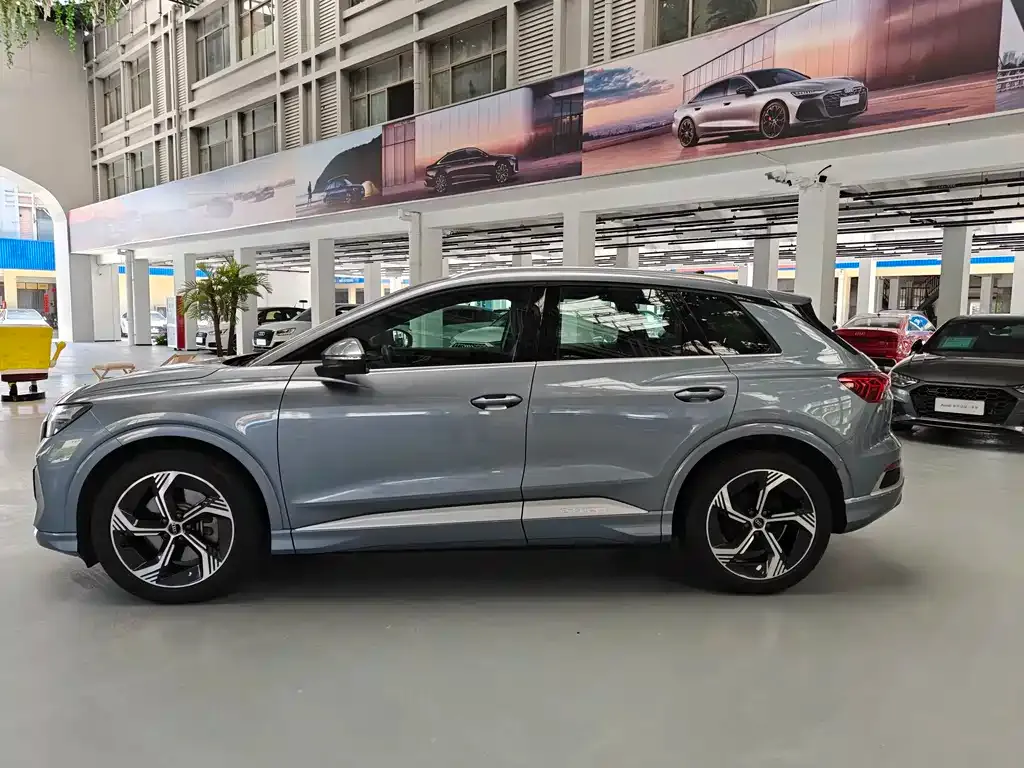 Audi Q4 e-tron — фото 2