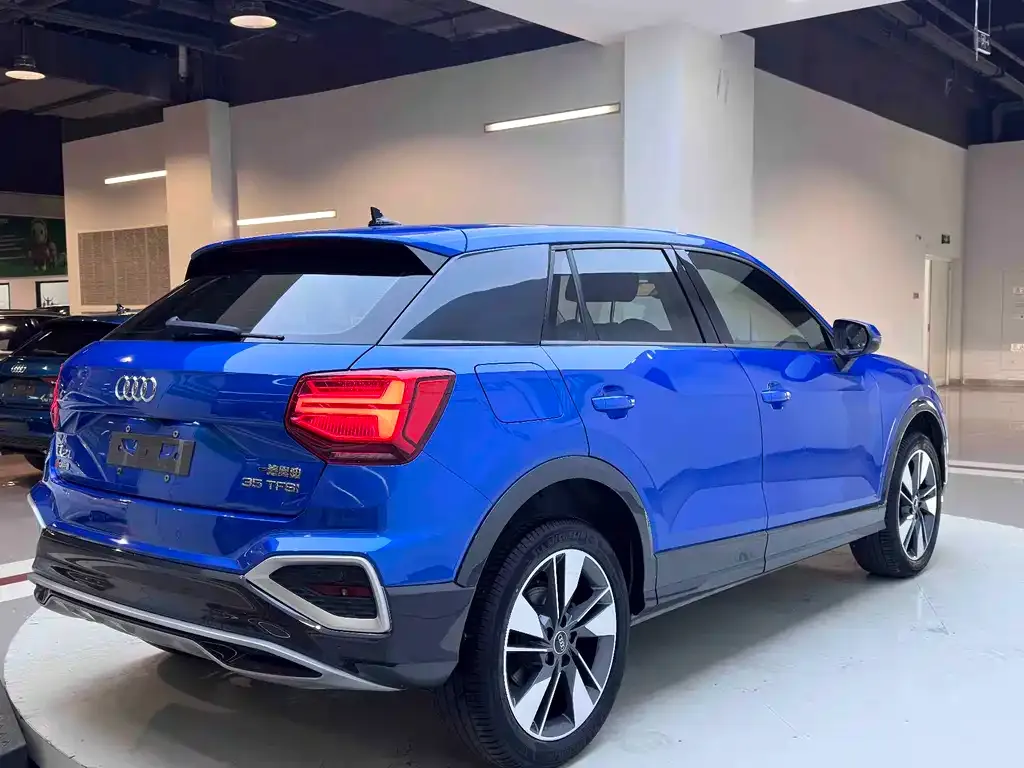 Audi Q2L — фото 4