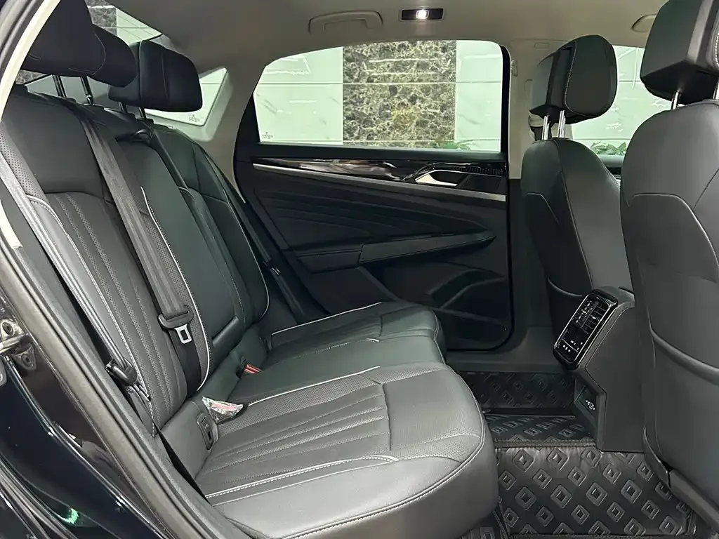 Volkswagen Passat 2024 из CN, фото 4