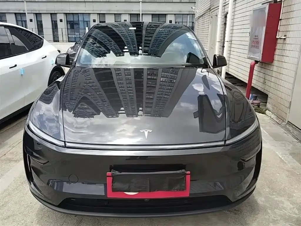 Tesla Model Y — фото 8