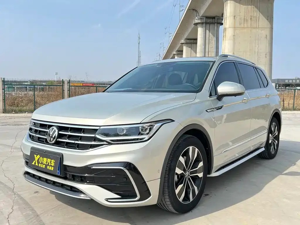Volkswagen Tiguan L — фото 1
