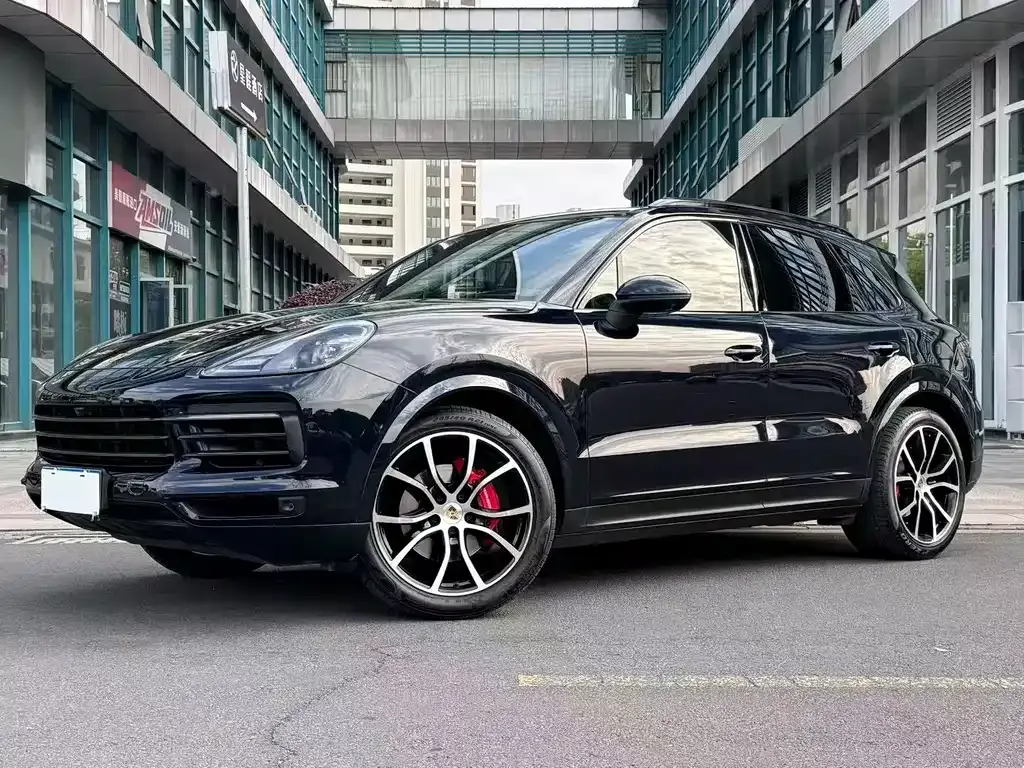 Porsche Cayenne — фото 1