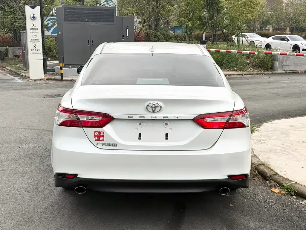 Toyota Camry — фото 6