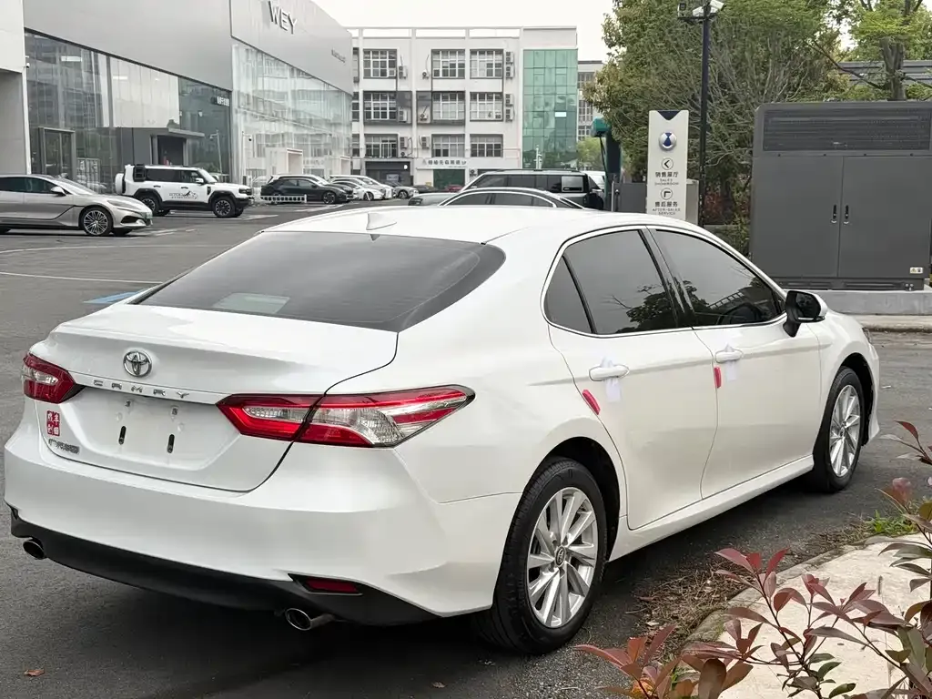 Toyota Camry — фото 8