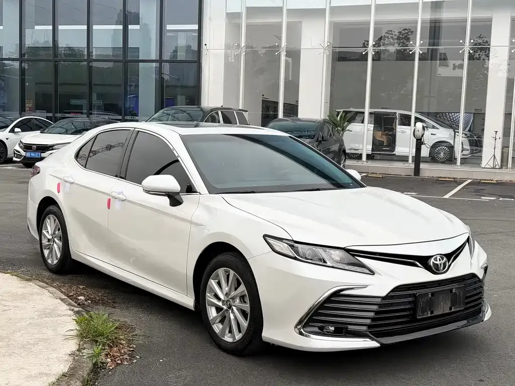 Toyota Camry — фото 7