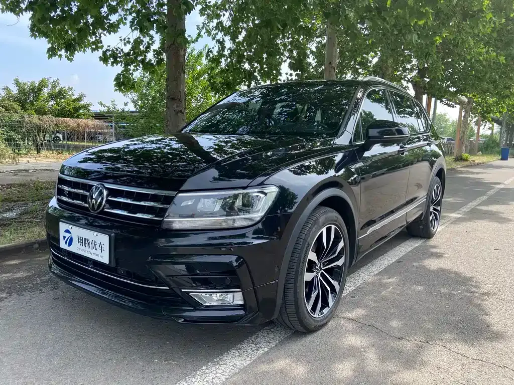 Volkswagen Tiguan L — фото 1