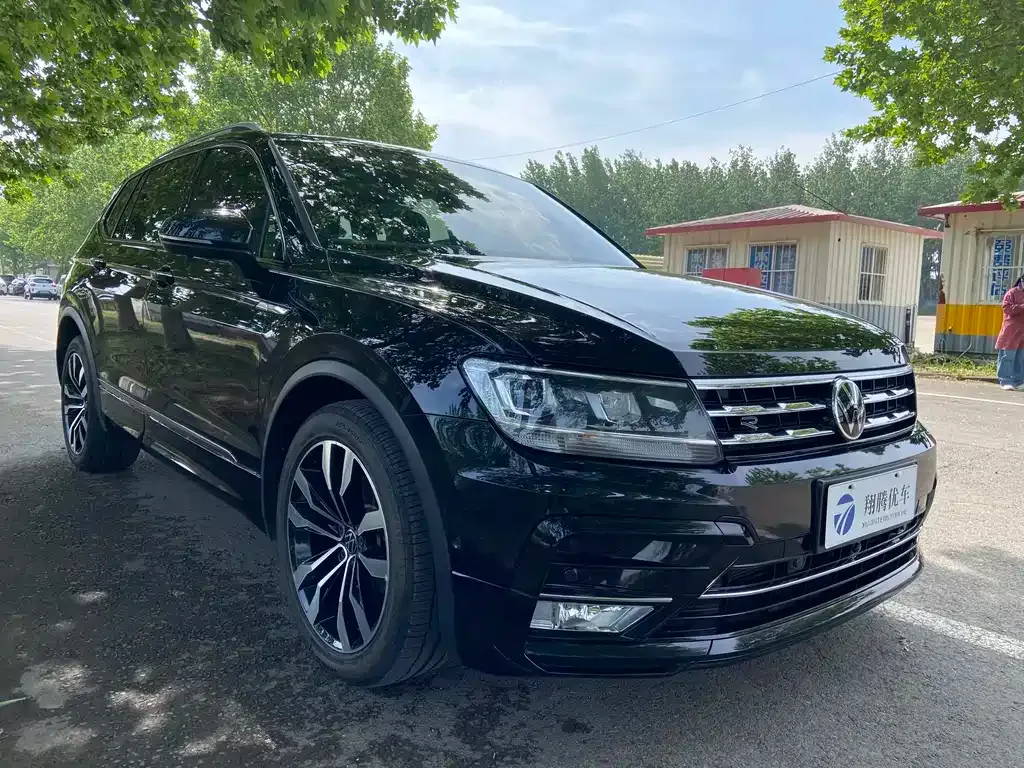 Volkswagen Tiguan L — фото 8