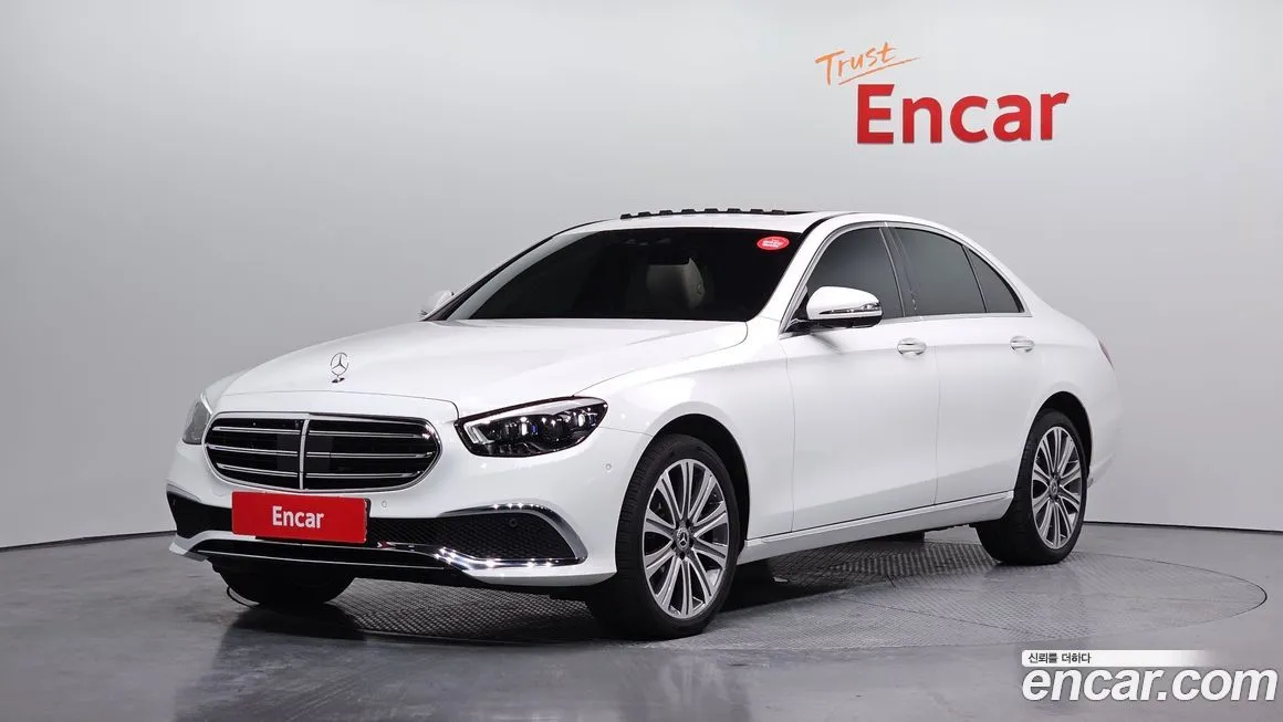 Mercedes-Benz E-Class — фото 1
