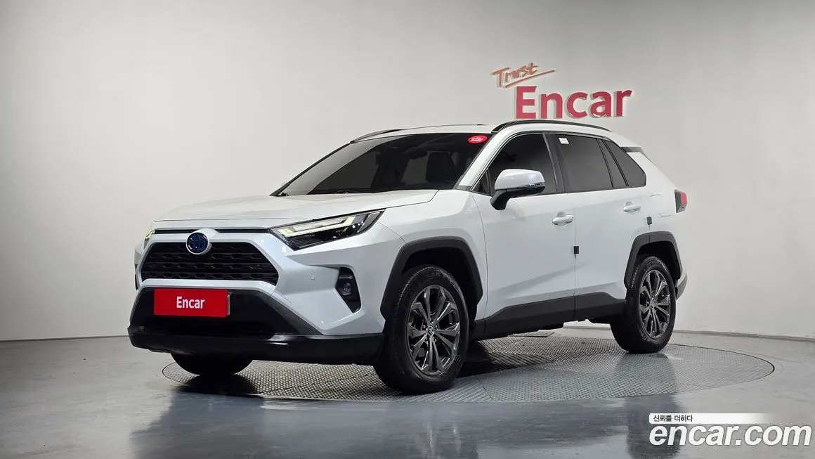 Toyota RAV4 — фото 1