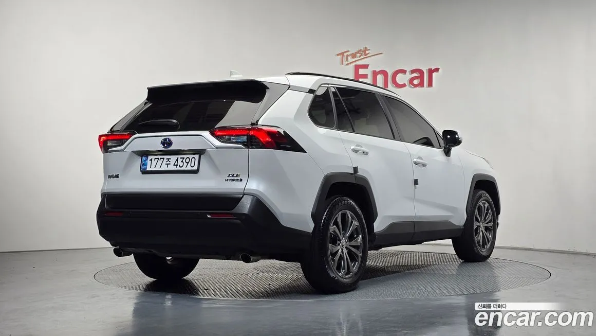 Toyota RAV4 — фото 8