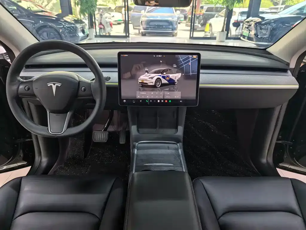 Tesla Model Y — фото 6