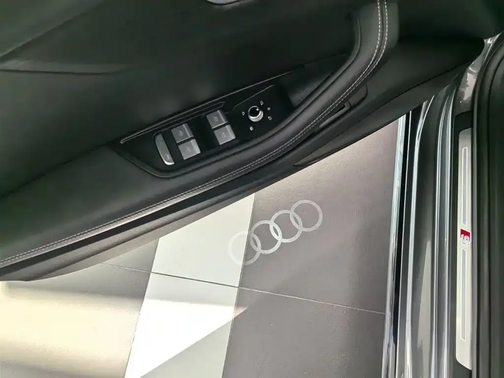 Audi A4L — фото 5